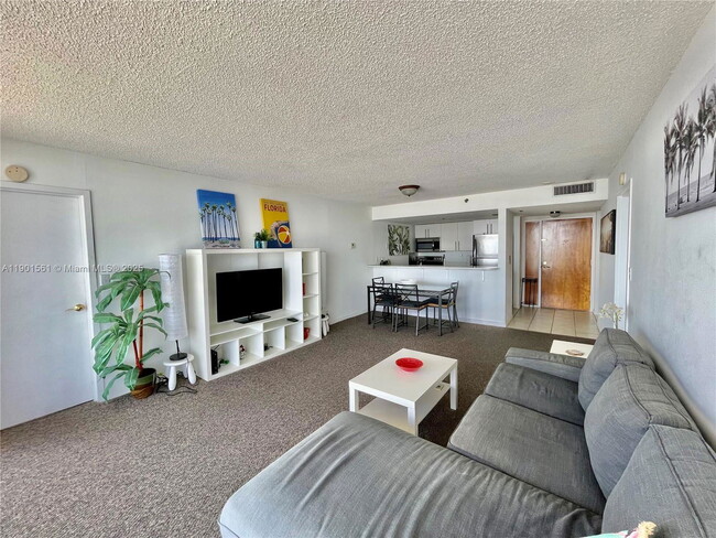 Building Photo - 7601 E Treasure Dr Unit 1906