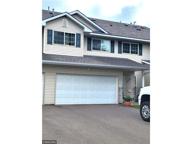 Photo - 16 Bridgewater Trail