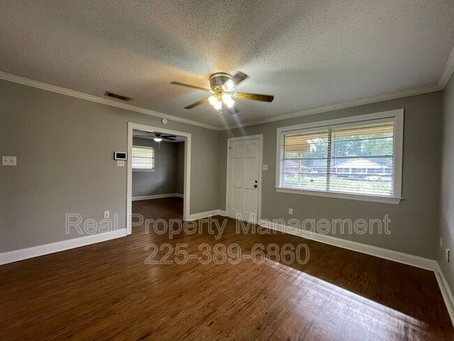 Photo - 275 W Chalfont Dr