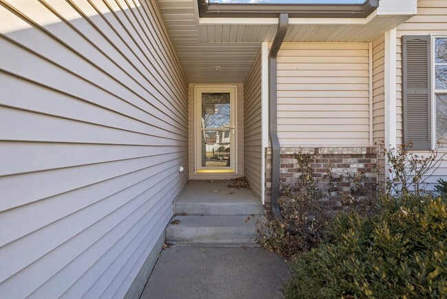 Photo - Spacious 4-Bedroom with Finished Basement in Lincoln!!