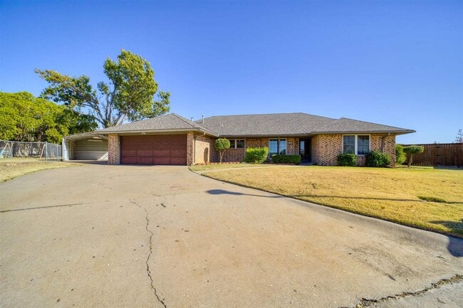 Photo - 308 SE Camelot Dr