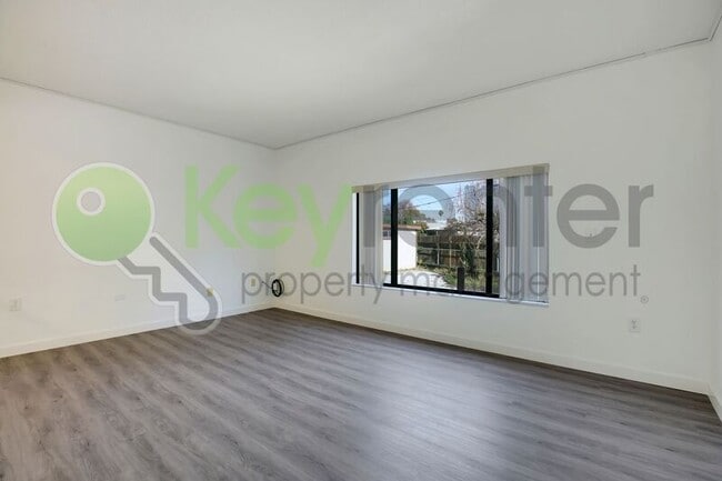 Photo - 809 N Hobson Ave