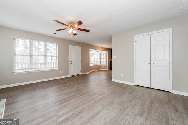 Photo - 2611 Star Ln