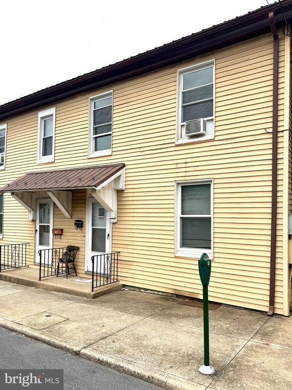 Building Photo - 17 S Washington St Rental