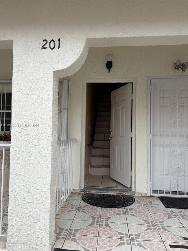 7797 W 29th Ln Unidad 201-32