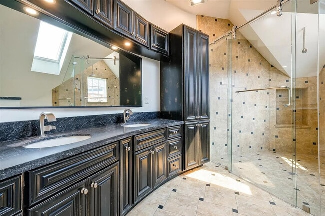 Photo - 1006 Hecker Pass Rd