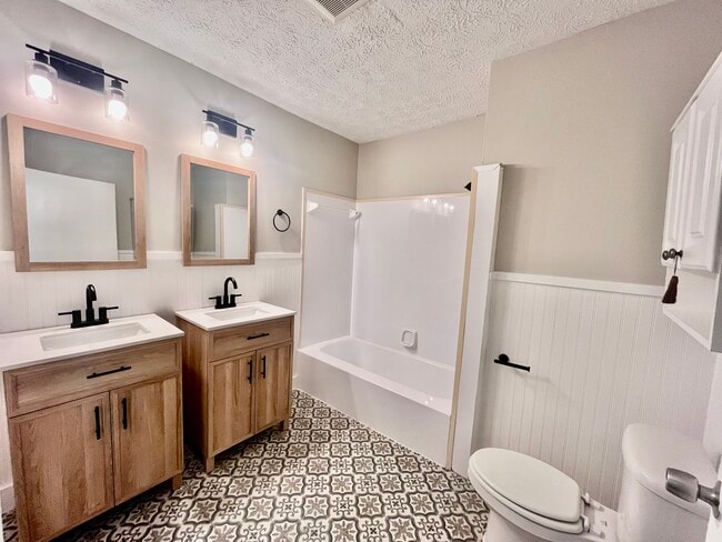 Photo - 1518 Columbia Cir