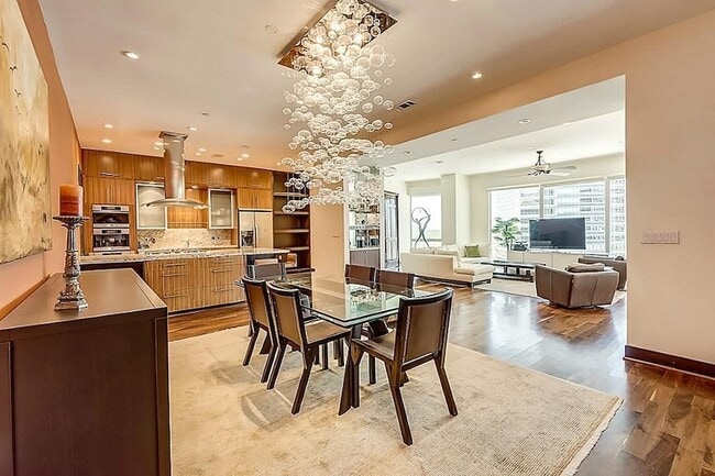 Building Photo - 1600 Post Oak Blvd Unit 1202