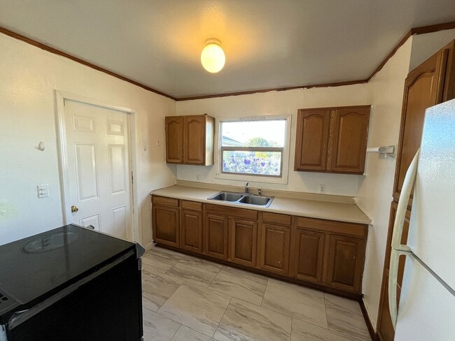 Photo - 905 W Harris St Unit 905 W Harris [PRM]: Henry]