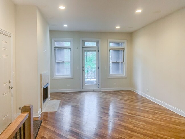 Photo - 2334 N Greenview Ave Apartment Unit 2334-1
