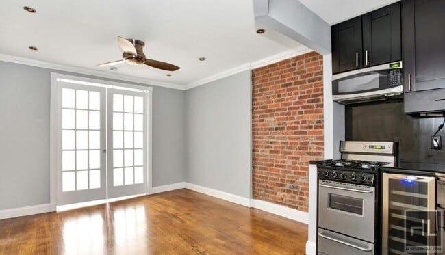 Photo - E 26TH ST. Unidad 5A