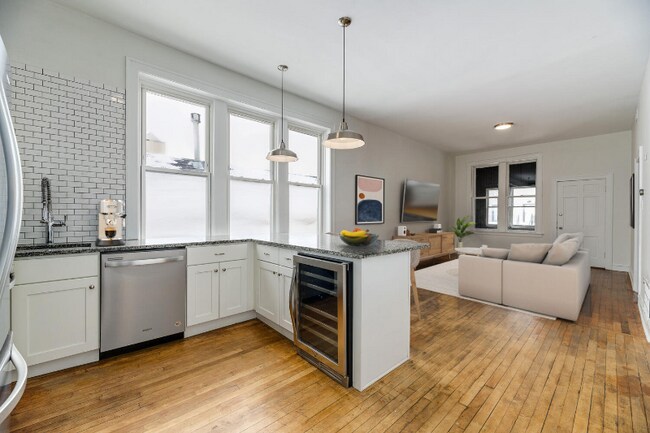 Photo - 916 N Ashland Ave Unidad 3R