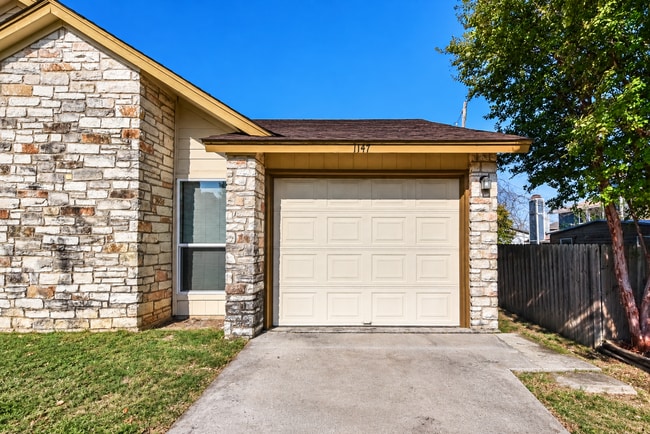 1147 Royal Crest Dr Unidad 1147 Royal Crest Dr