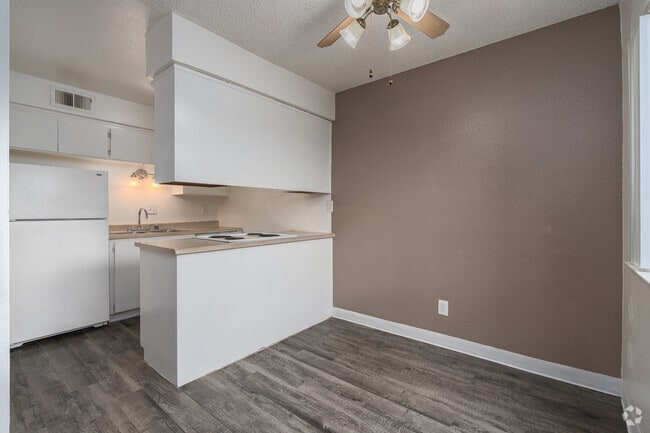 2BR, 1BA - 760SF - Dinging Room