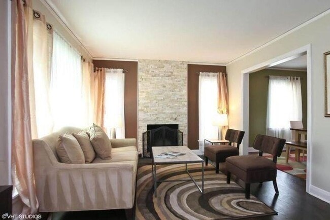 Photo - 908 E Hampton Rd