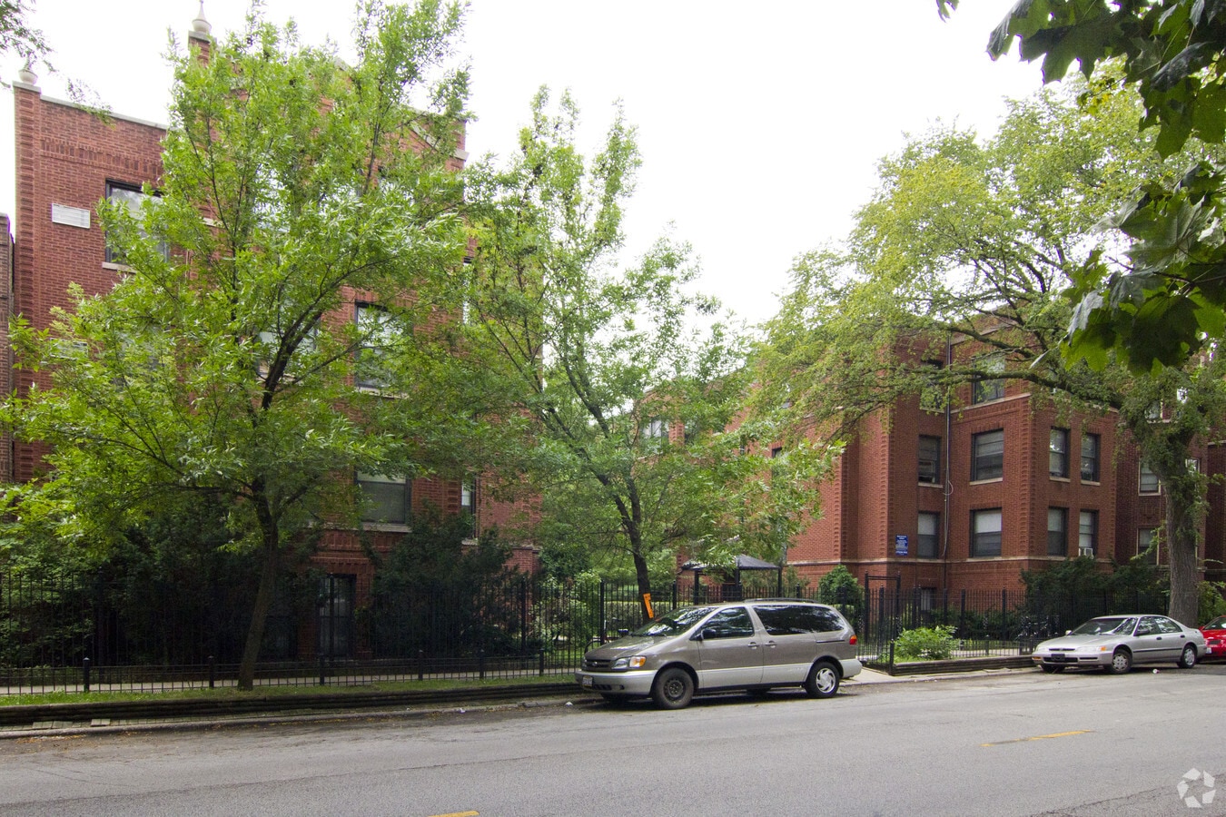6540 N. Ashland - 6540 N. Ashland Apartments