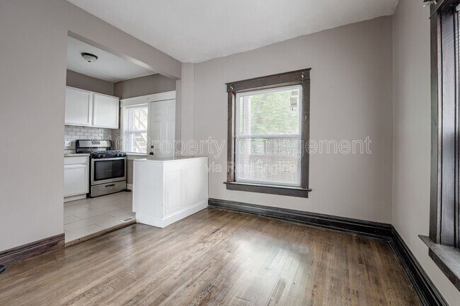 Photo - 3233 Charlotte St Unidad 2s
