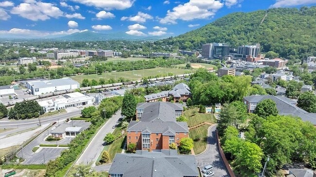 Hospital Carillion - 2102 Stephenson Ave SW Unidad 22