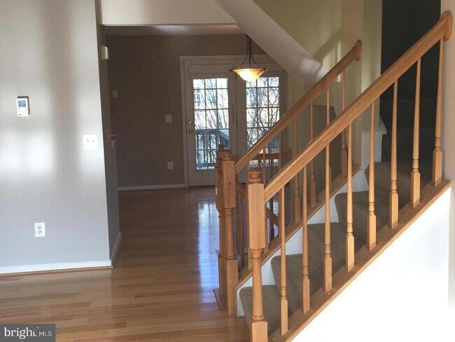 Photo - 144 Ingle Pl