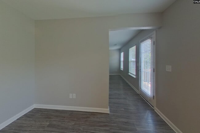Photo - 304 Longfellows Ln