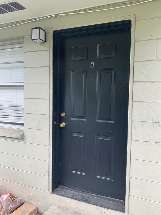 Building Photo - 609 N Stella Ave Unit A