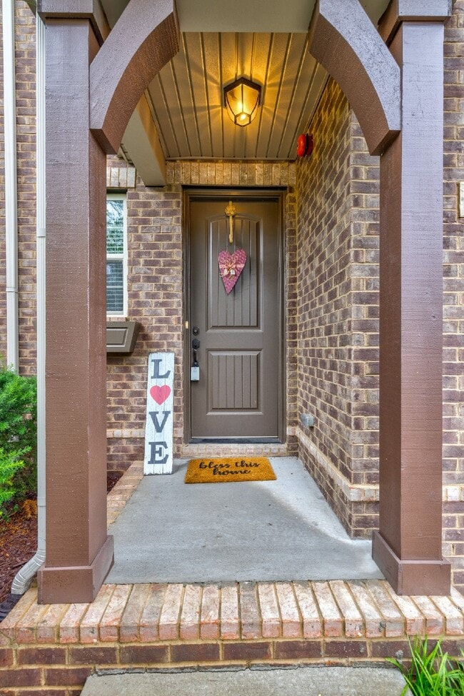 Photo - Beautiful 3BR/2.5BA townhome in great Hendersonville location!