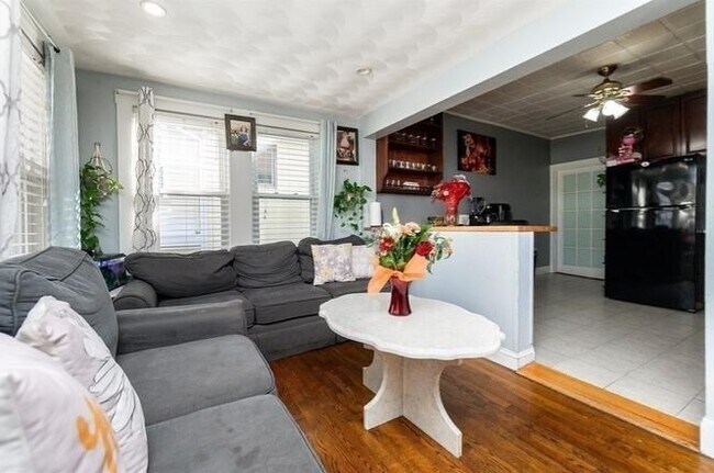 Photo - 40 Gledhill Ave Unit 2