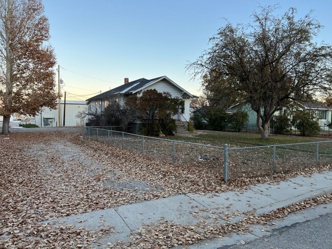 Photo - 825 N Broadway Ave Unit 825-3