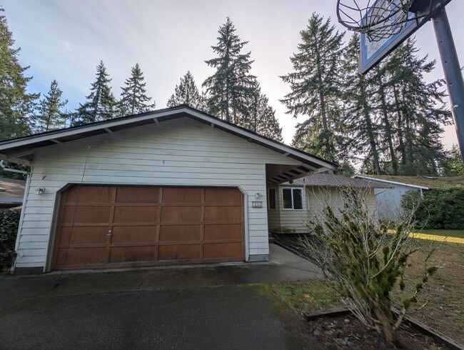 Photo - Manchester 3 Bedroom. Available NOW!!