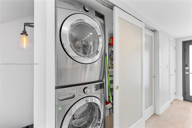 Photo - 6901 Edgewater Dr Unidad 328