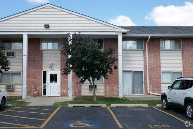 Building Photo - 703 E Fullerton Ave Unit 1-205 Rental