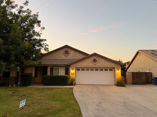 Building Photo - Beautifully Maintained 3-Bedroom Plus Offi... Rental