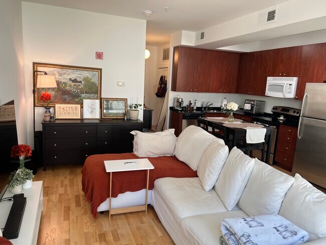 Photo - 565 W Quincy St Unidad 911