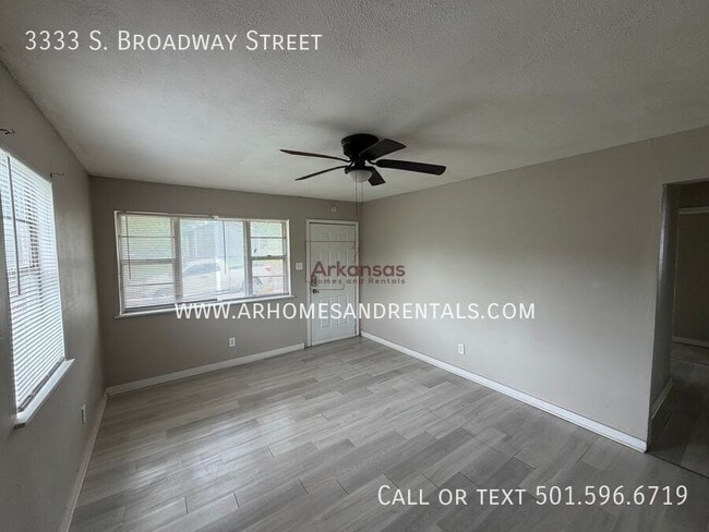 Photo - 3333 Broadway St