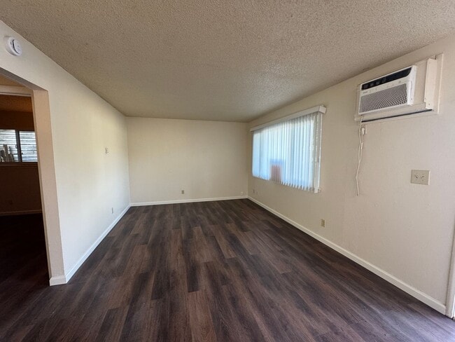 Building Photo - 662 Chestnut St Unit Apt 2