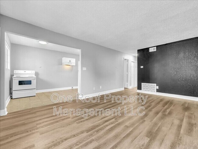 Photo - 2000 Chateau Dr