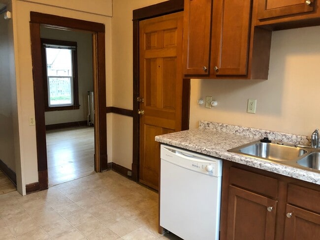 Photo - 1107 E Gorham St Unidad #2