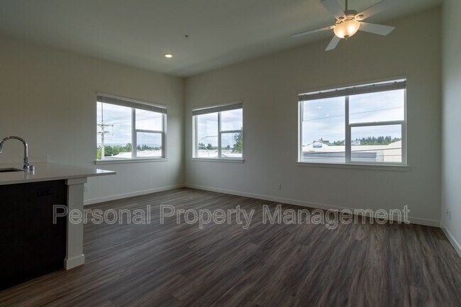 Photo - 1111 W Fourth Plain Blvd Unidad 301