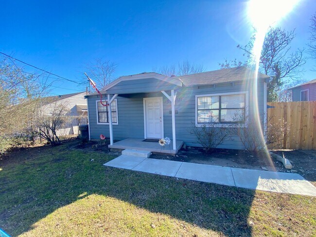 Photo - Charming 2 Bedroom Home with Huge Yard – Furnished Option Available – Near UTSW, Parkland & Ben E...