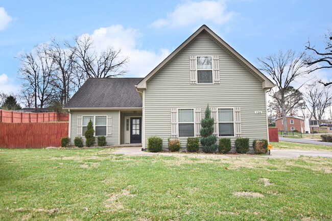 Building Photo - Pet Friendly Three Bedroom with Bonus! Rental