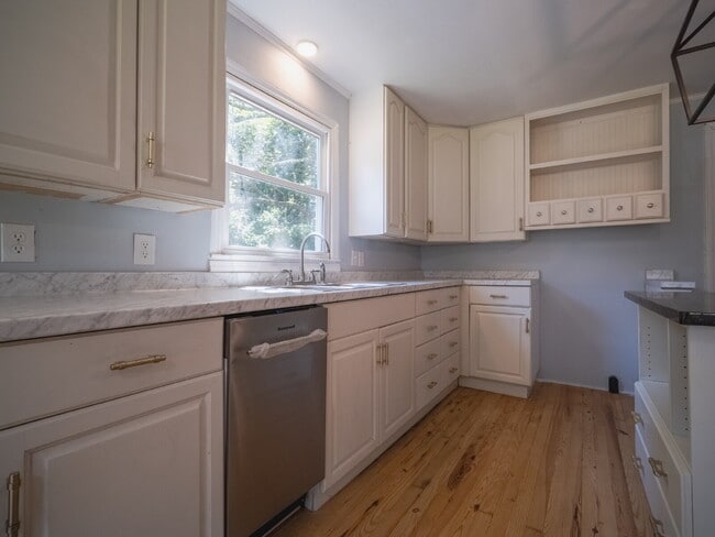 Photo - "Charming 3-Bedroom Home in Cramerton - Spacious 1217 Sq Ft with 2 Full Baths!"