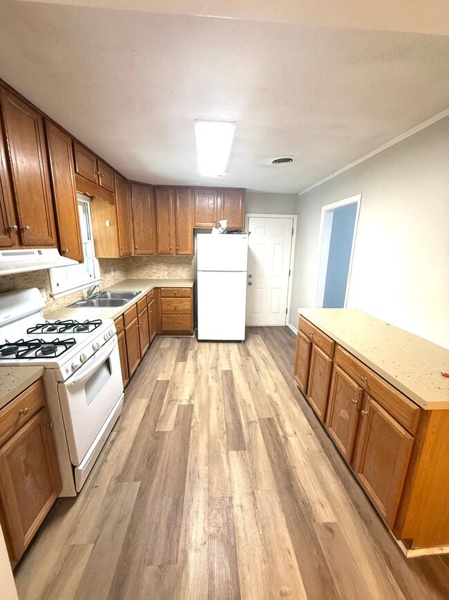 Photo - ** 3 bed 1 bath located off Zelda Road ** ...