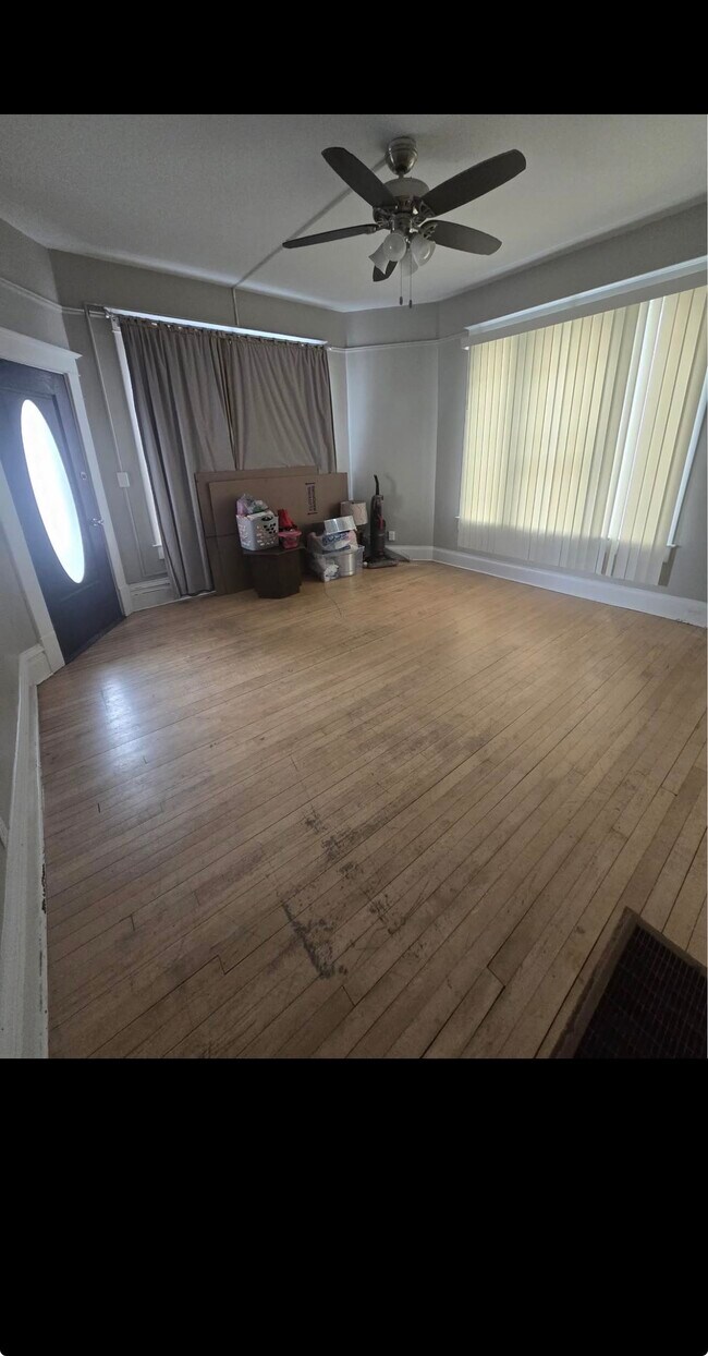 216 N Broadway St Unit 1