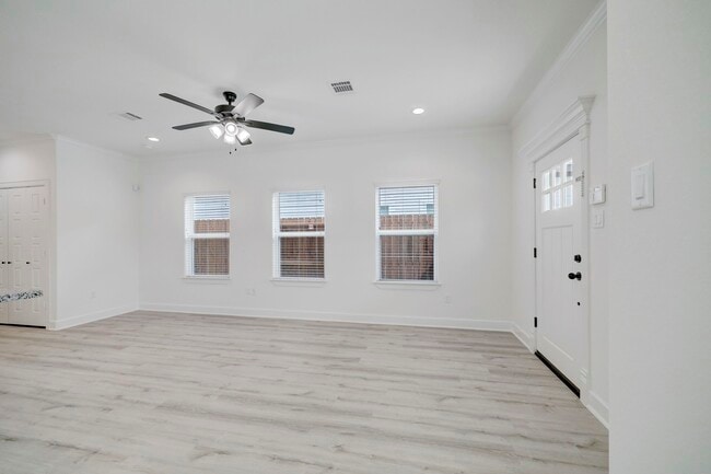 Photo - 4002 Elmwood St