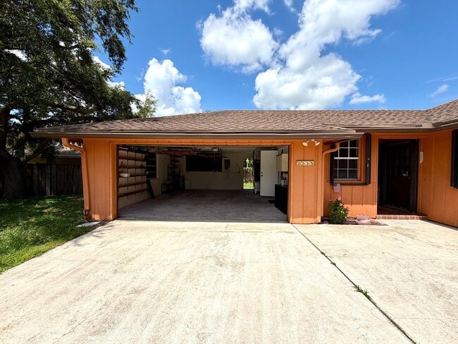 Photo - 1235 Rowayton Cir