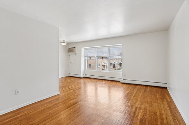 Marshall Square Apartments