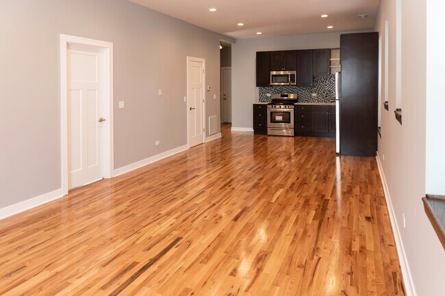 Photo - 1929 W Montrose Ave Unit 1S