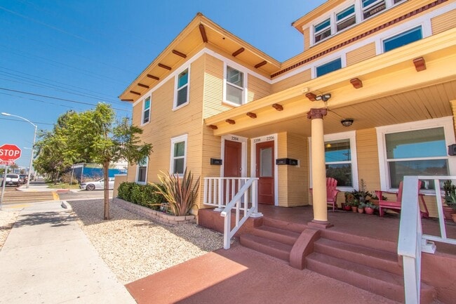 Building Photo - Charming 1-Bed/1-Bath Unit 2206