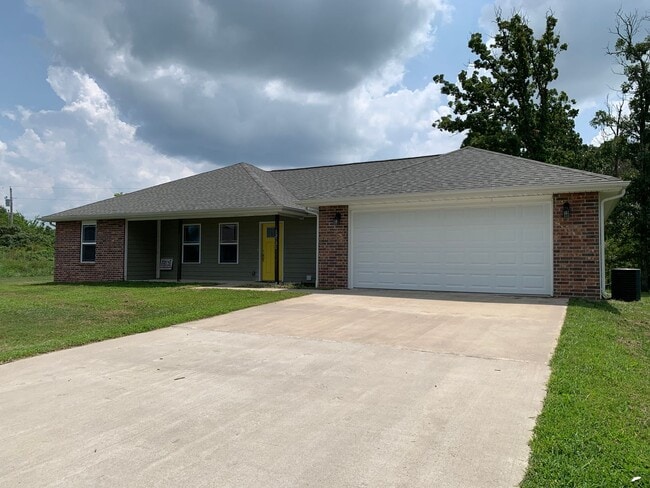 Photo - COMING SOON IN NEOSHO MO!!! Beautiful 3 bedroom, 2 bathroom home in Neosho in adorable neighborh...