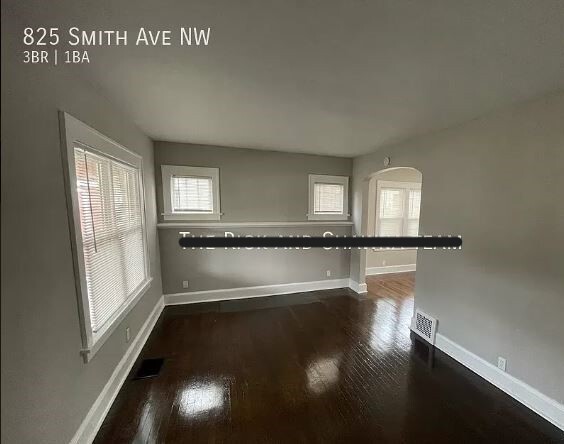 Photo - 825 Smith Ave NW